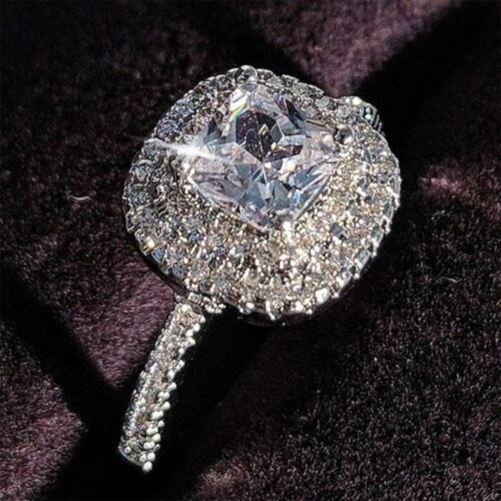 NWOT Women's Silver Tone Fashion Ring SZ 8 - Picture 2 of 4